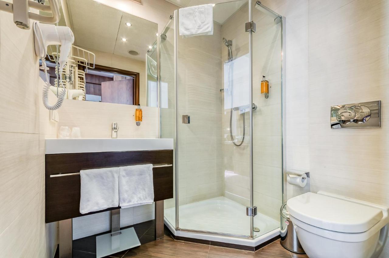Executive Queen Room